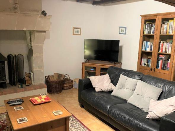La Maison Tournesol - 3 Bedroom House With Large Garden Near Saumur Saint-Martin-de-la-Place Exteriör bild